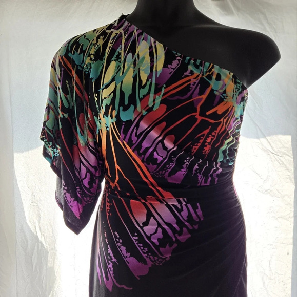 Gorgeous Butterfly Dress - Picture 3 of 9